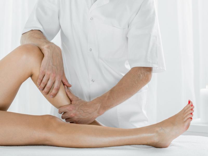 Professionelle Beinmassage für Leichtigkeit und Wohlbefinden
